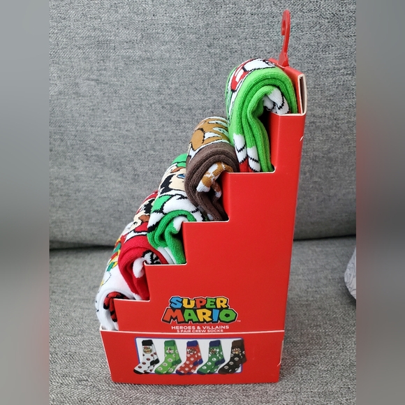Nintendo Super Mario Snapback Cap and 5-Pack Socks - Picture 5 of 6